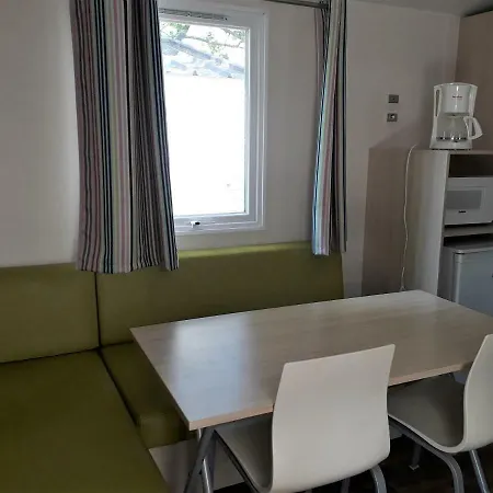 Camping De Retourtour 4*
