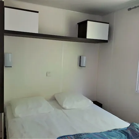 مكان تخييم De Retourtour 4*